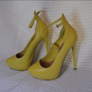 Never worn Steve Madden Yellow Heels